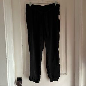 A Pea In The Pod Under Belly Black Charmeuse Jogger Pants size medium NWT